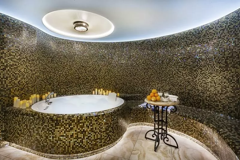 Зона отдыха с джакузи в SPA-сьюте с хамамом