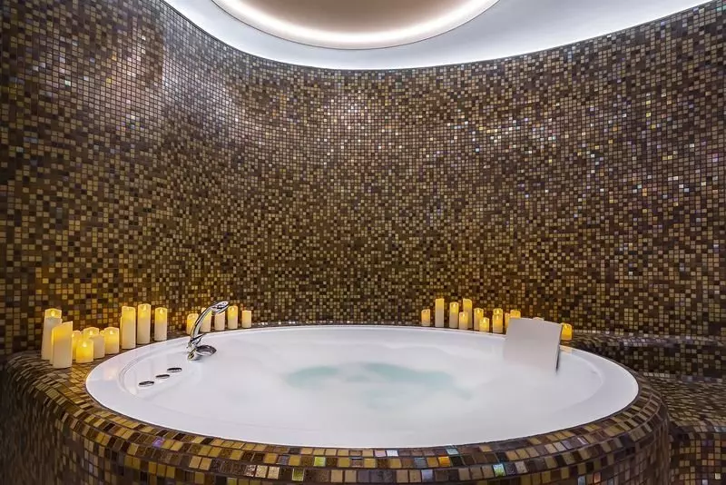 джакузи в SPA-сьюте с хамамом