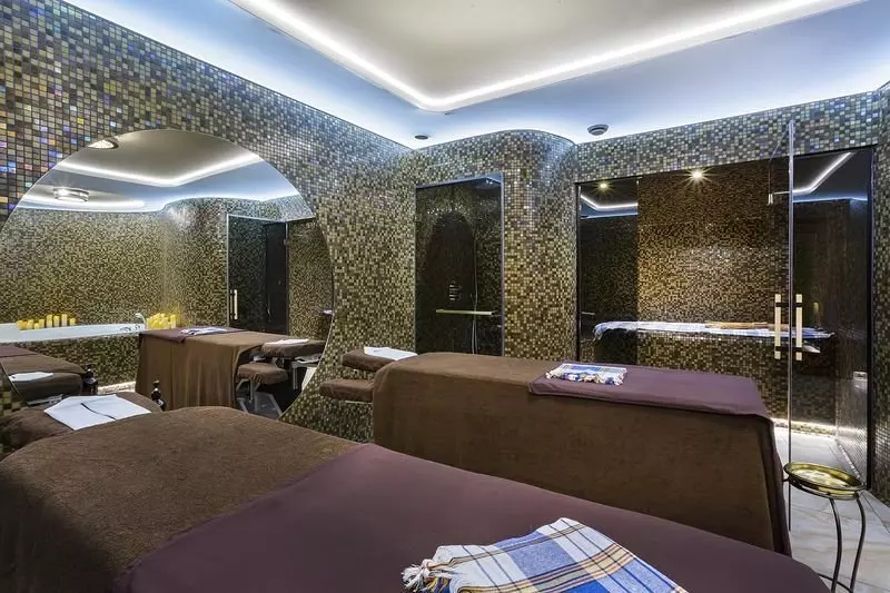 зона процедур в SPA-сьюте с хамамом